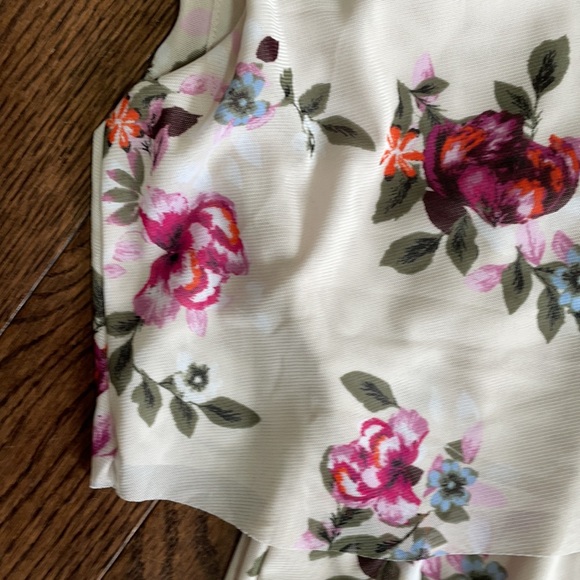 WHBM Tiered Sleeveless Top in Berry Floral Print X Small - Picture 5 of 6